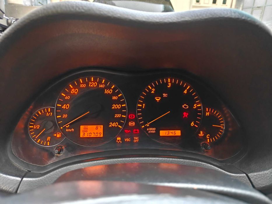 Toyota Avensis для військового