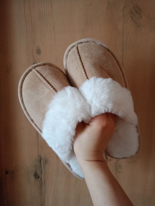 Kapcie z futerkiem Sinsay