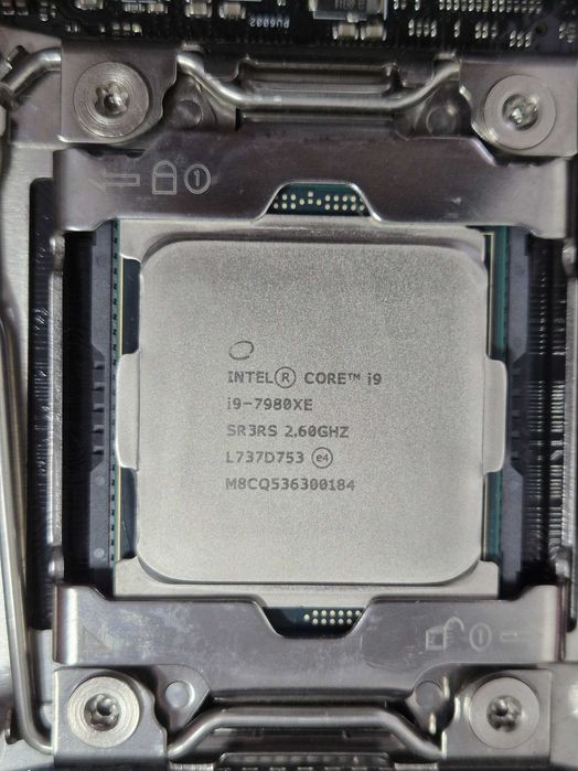 s2066 Intel Core i9-7980XE 18ядер\36п 4.4GHz+ ASUS WS під 7 відеокарт