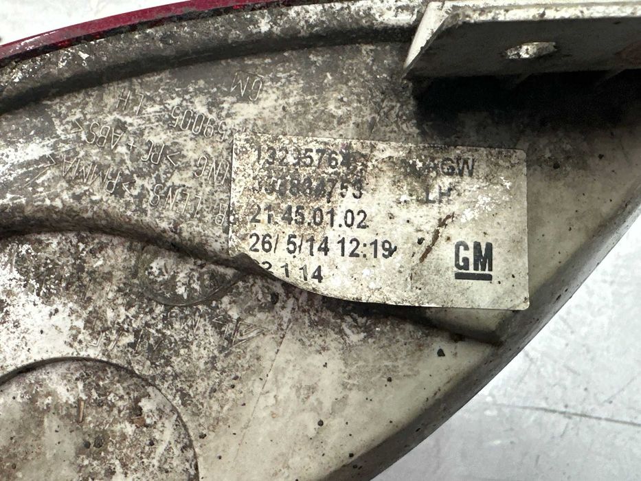 Farol de nevoeiro traseiro esquerdo Opel Zafira (2014)