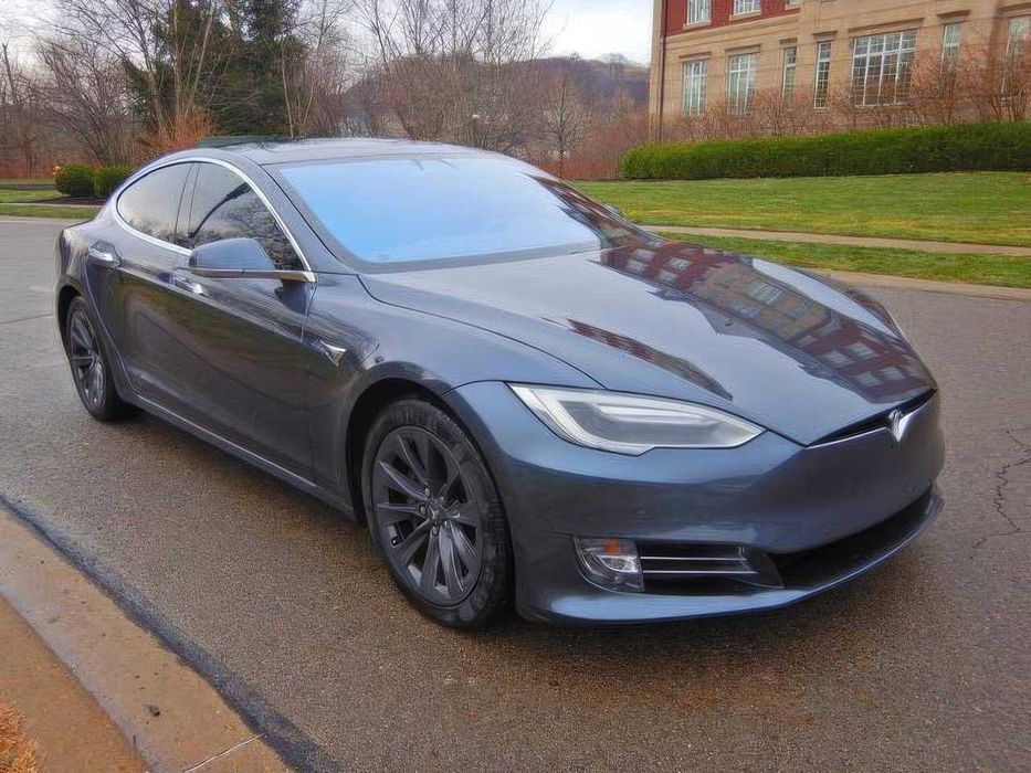 Tesla Model S 90D      2017