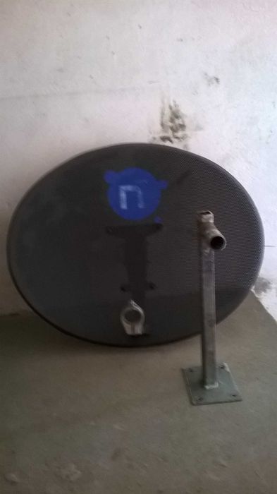 Antena satelitarna + uchwyt ścienny