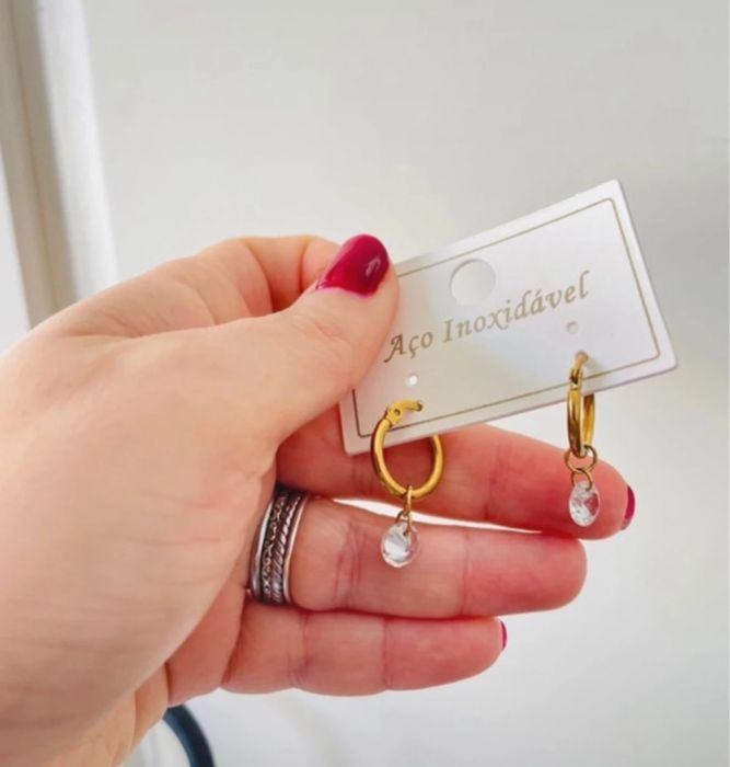 Argolas douradas com cristais aço inoxidável