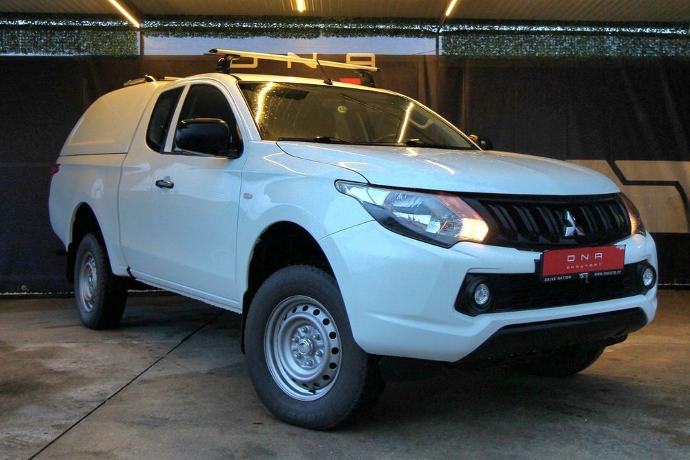 Mitsubishi L200 2.4 DI-D CD Space Cab 3L Instyle Sportbox 4WD