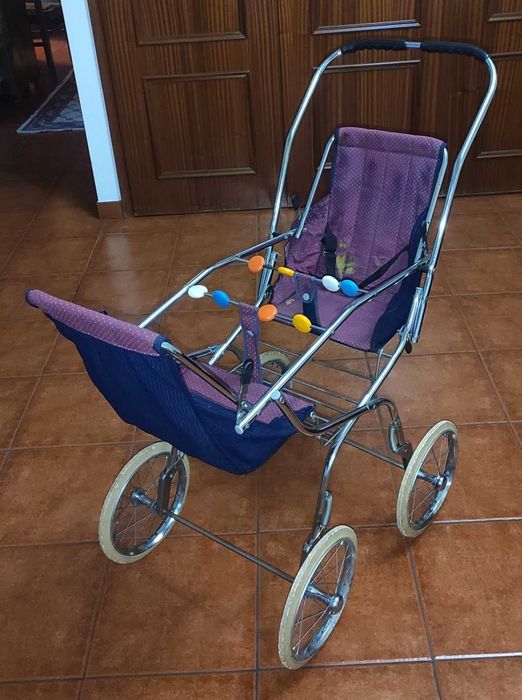 Carrinho de bebé vintage de gémeos