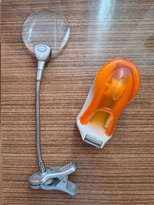 Conjunto Lupa com Braço Flexível + Dispensador de Fita Cola – Secretária / Precisão