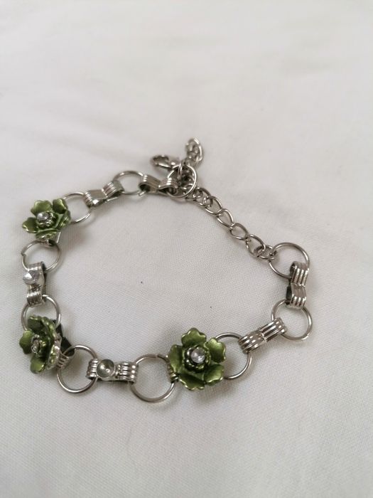 Pulseira Prateada com flores verdes