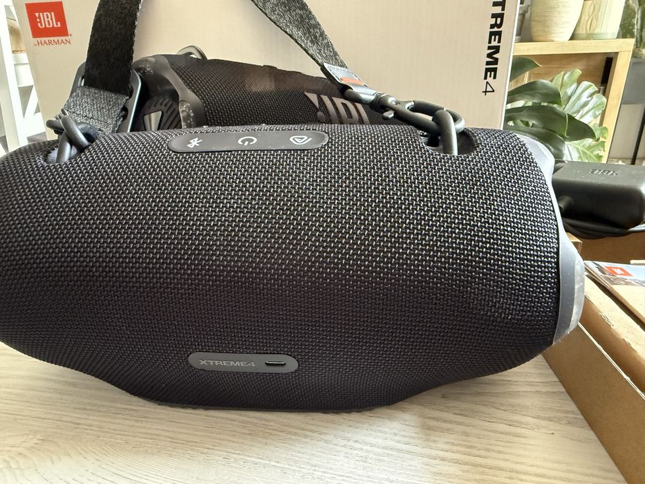 JBL xtreme 4 stan jak nowy, idealny ladowarka, pasek, karton