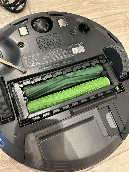 Robot sprzatajacy Roomba i7  aero force  odkurzacz
