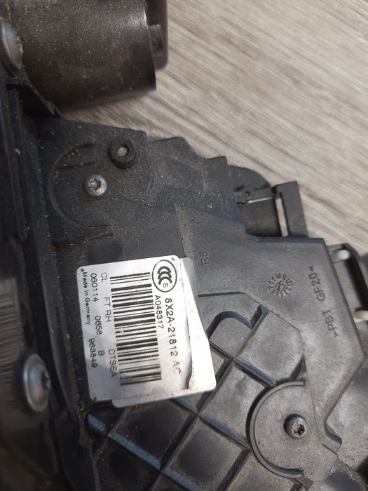 Замок на ягуар хф,передній правий