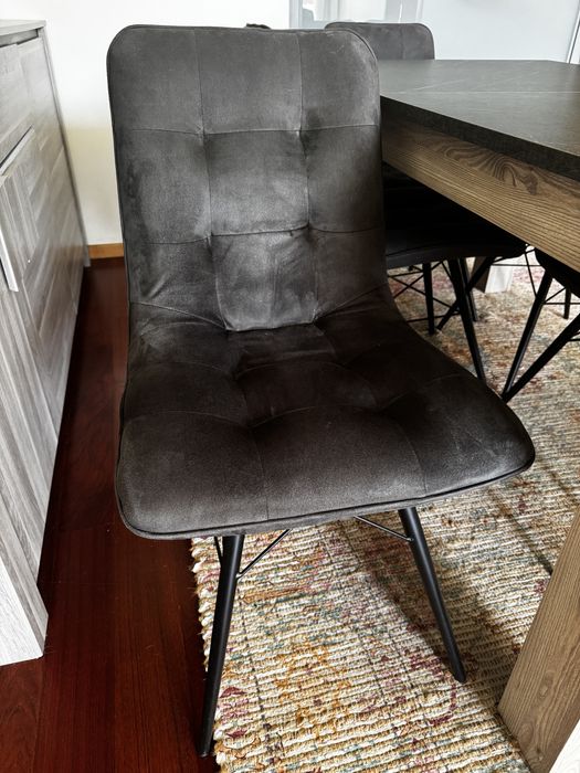 Conjunto Sala de Jantar: Mesa + 6 Cadeiras