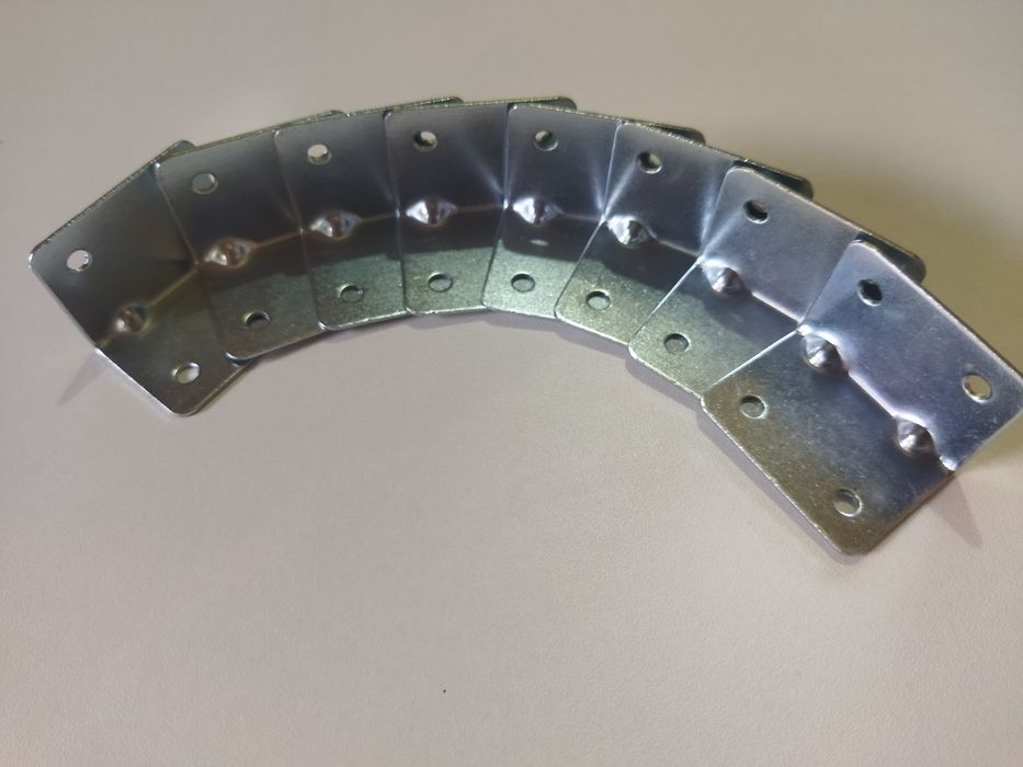 Продам  саморезы,ножка гвоздь,уголки,лезвия