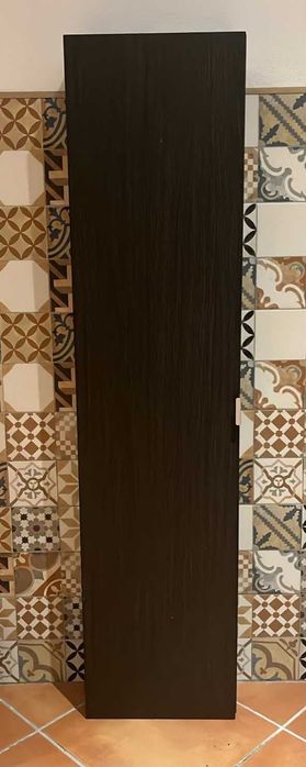 Armário de casa de banho IKEA com porta e prateleiras