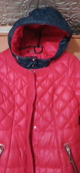 Курточка пухова 44р