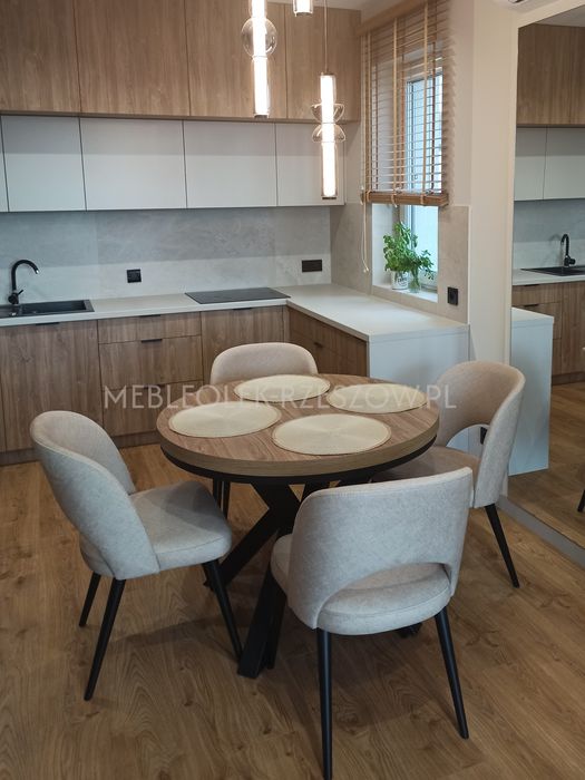 Stół okrągły na podstawie pająk metal loft