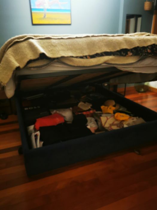 Cama e mesas de cabeceira