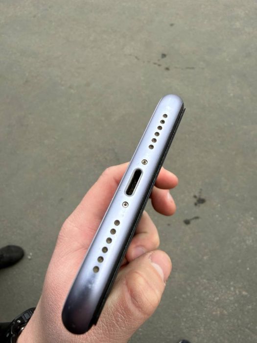 Продам iphone 11 64