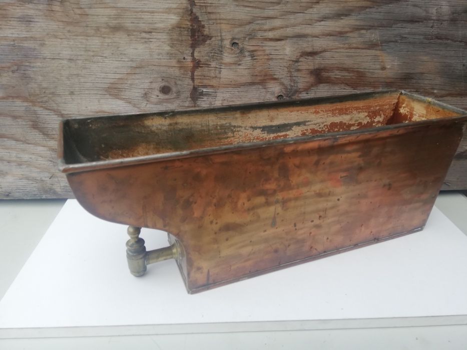 Pojemnik miedziany na wodę z kranikiem