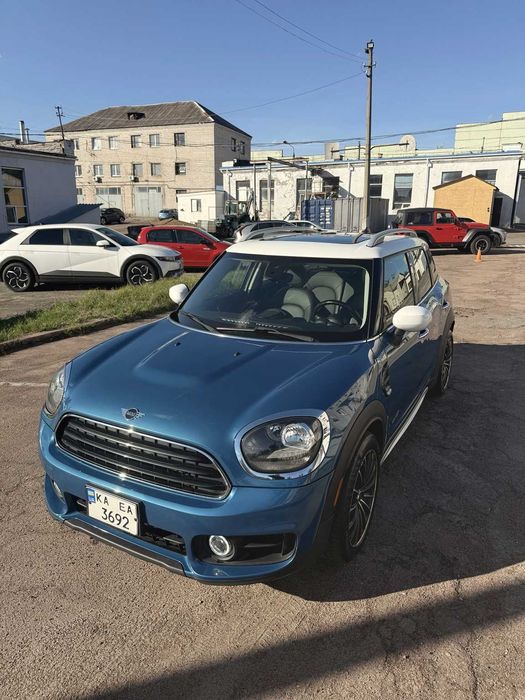 Автомобіль MINI Countryman