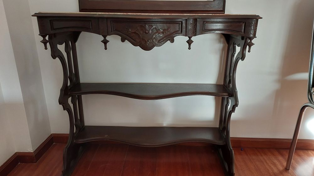 Credência com espelho