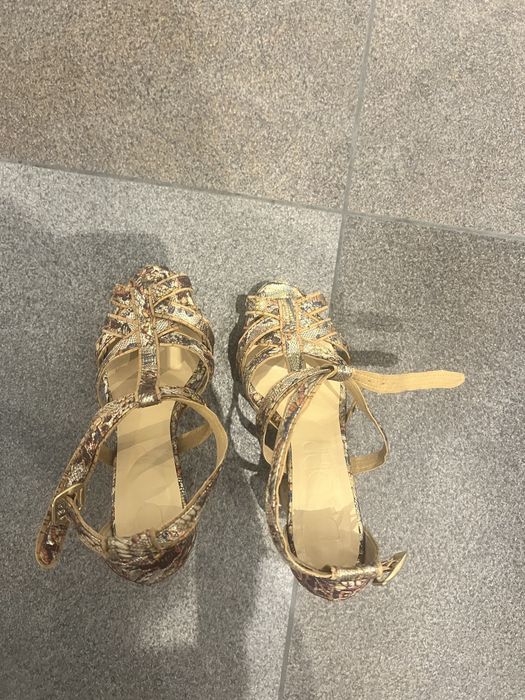 Vendo sandalias dropp novas