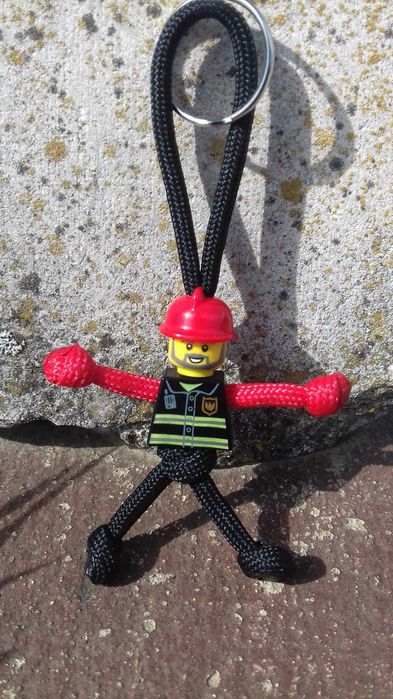 Porta-chaves Boneco Bombeiro ou Polícia em Paracord
