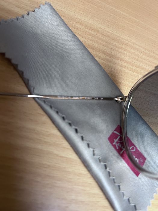 Óculos de Sol, usados sem riscos nas lentes.