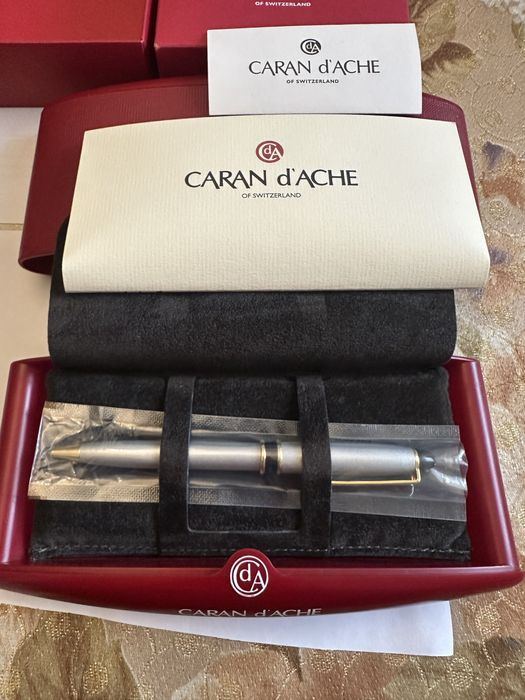 Нова кулькова ручкаCaran d'Ache шариковая ручка