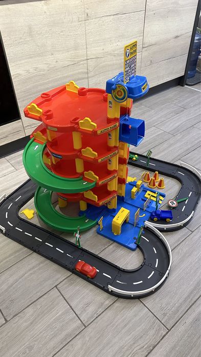 Парковка дитяча Wader parkgarage 5 floors.