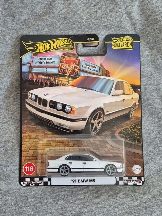 Hot Wheels BMW M5 E34 Boulevard Premium