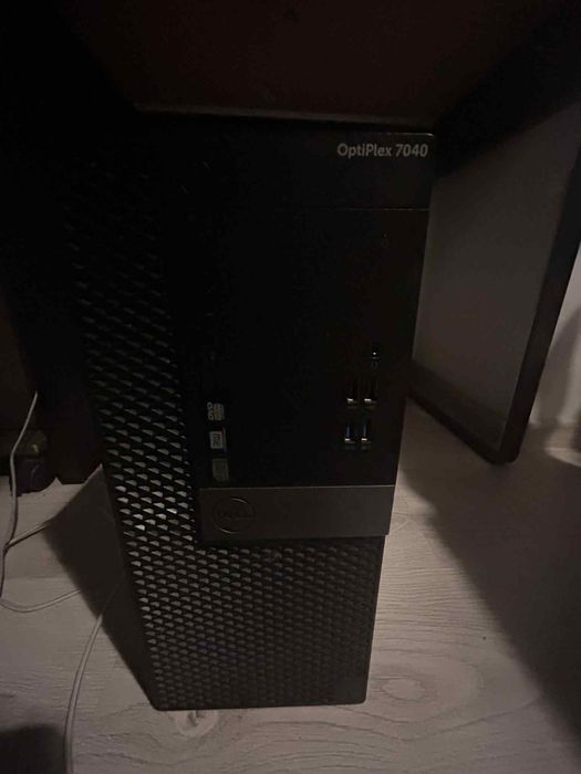 Komputer stacjonarny do nauki