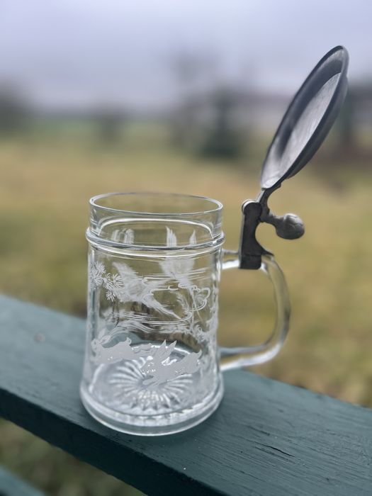 Kufel szklany z cynową pokrywką