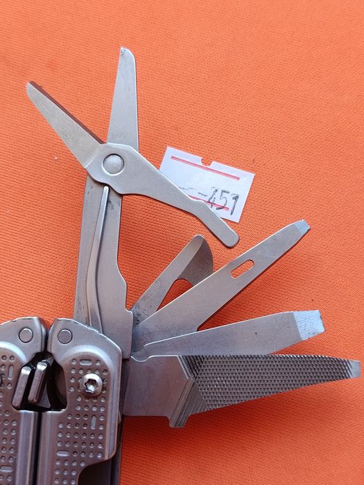 Мультитул Leatherman Free P2 с чехлом