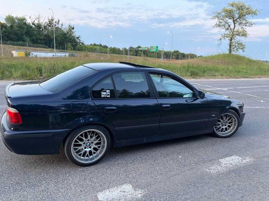 BMW   E39  528iA