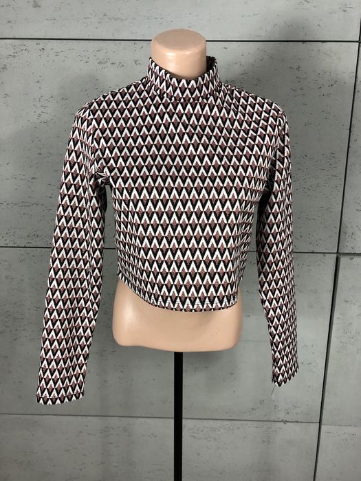 Monki roz. M crop top