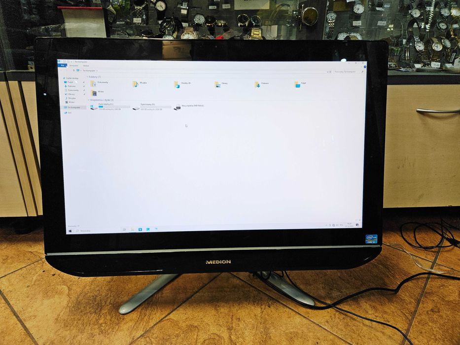 MEDION Komputer w Monitorze 23” -   | i3 | 4GB | 1TB |