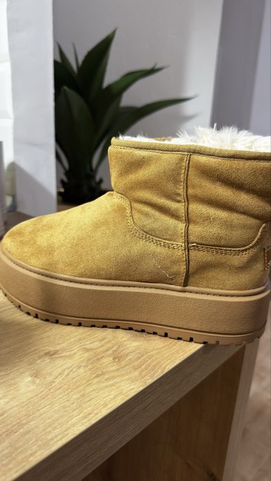 Botas tipo UGG de bershka
