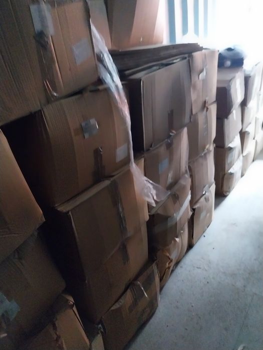 Vendo lote de fios e caixas para peúgas