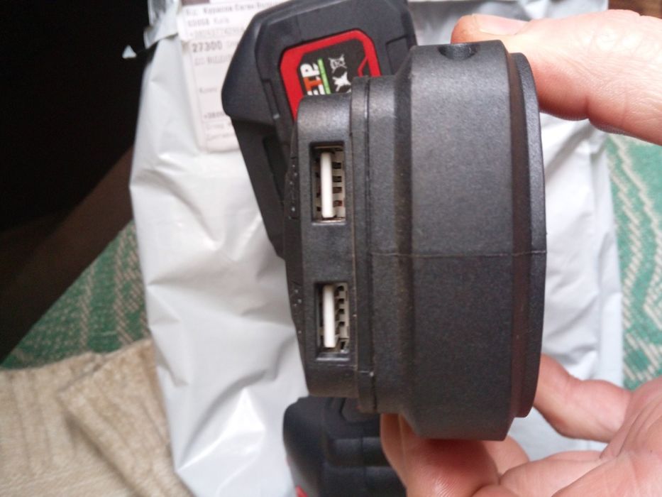 Повербанк Аккумулятор 588VF 21в  4ач стандарта макита с индикацией