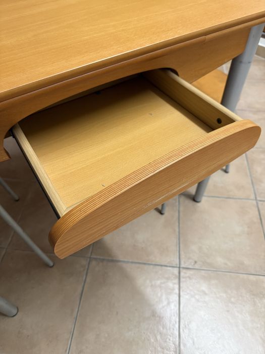 Mesa extensivel cozinha e duas cadeiras