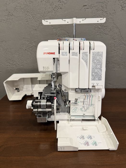 Продам оверлок Janome ML785
