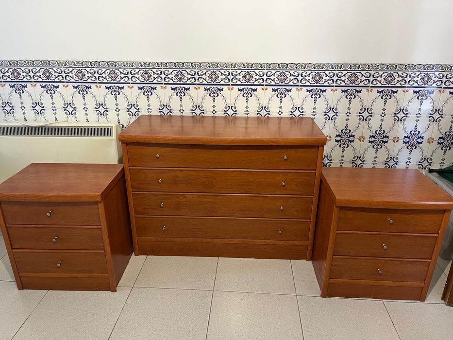 Comoda e mesa de cabeceira