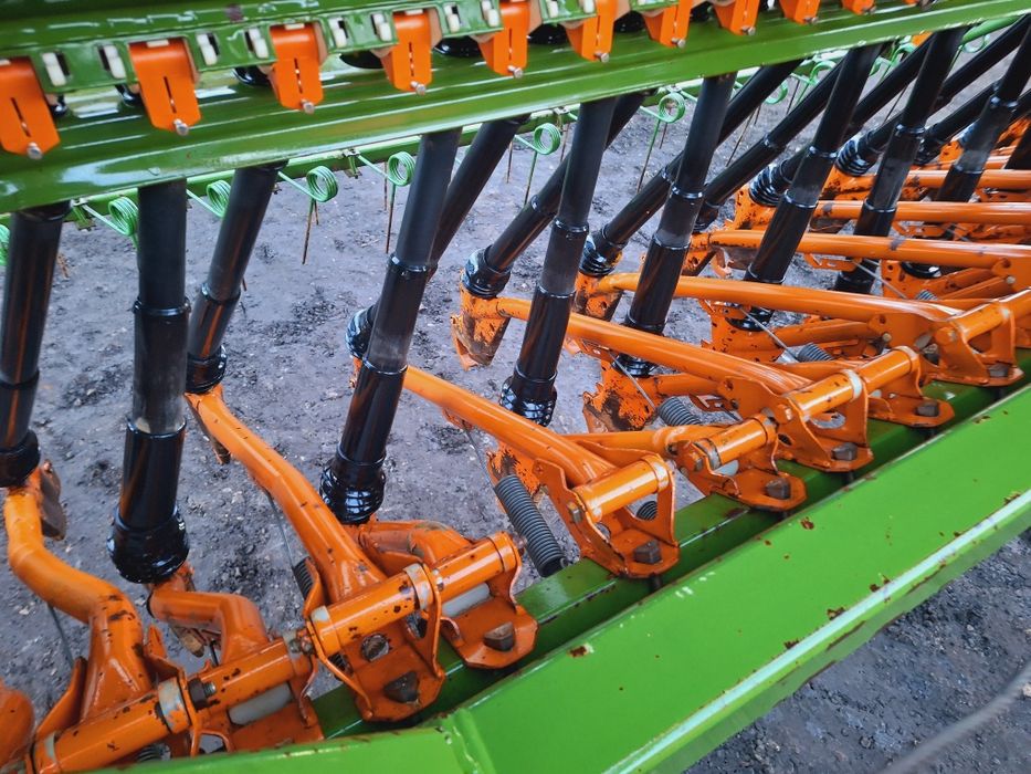 Siewnik zbożowy Amazone D8 Super 3m  stan bdb nie Hassia