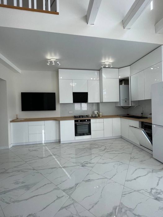 Оренда нового будинку спарки з окремим входом в Брюховичах