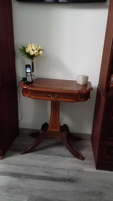 Mesa antiga em madeira