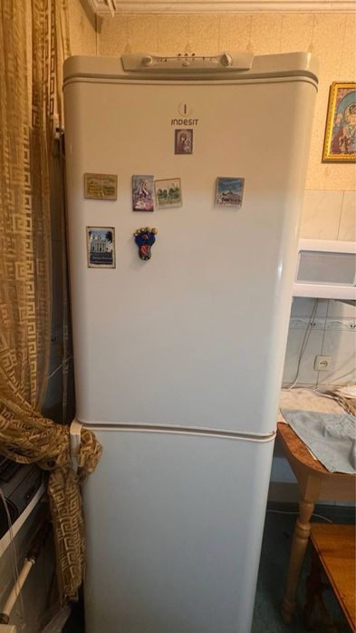Холодильник Indesit