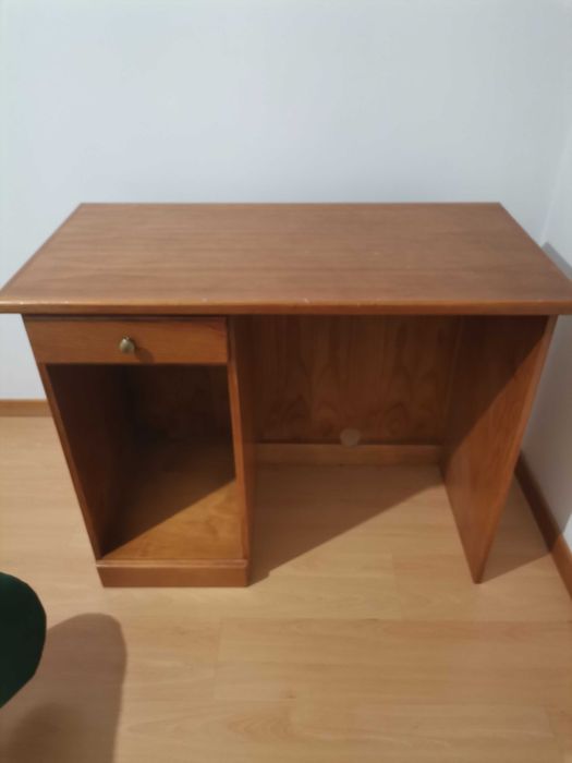 Secretaria de quarto em pinho mel