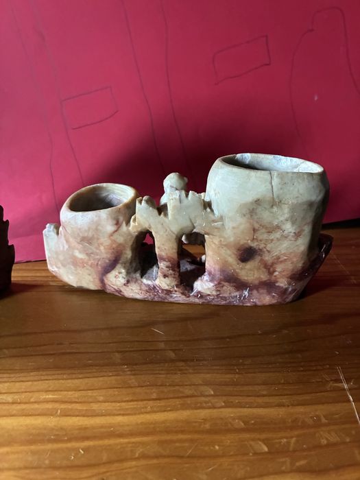 2 esculturas em pedra sabao