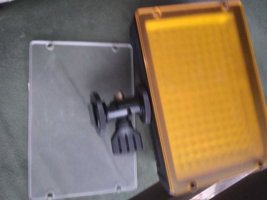 Sprzedam lampe ledowa do kamery