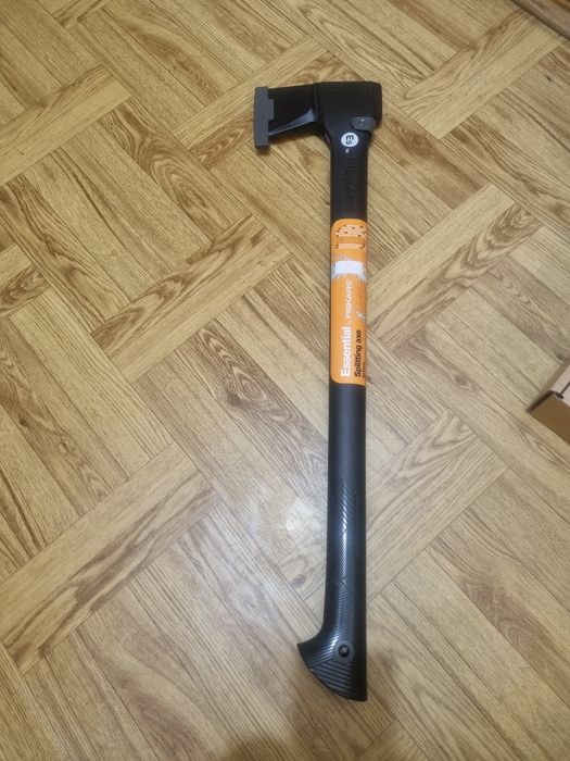 Fiskars siekiera nowa